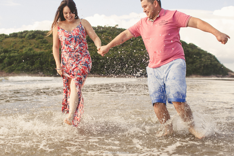 Ensaio Poly e Bruno, Life Fotografia, Praia, Guaruja, nascer do sol, fotografia de pessoas felizes, espontanea, pre casamento, pre wedding, fotografia criativa, amor, casal, casal de comercial
