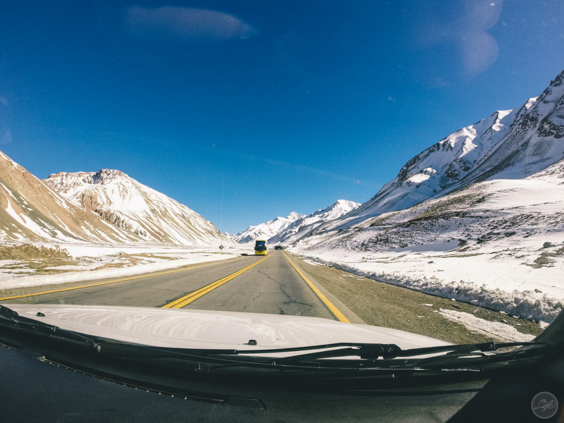 Mendoza Argentina Vini e Bete Life Fotografia Destination Photographer Fotografia espontânea ensaio casal neve montanha cordilheira dos andes