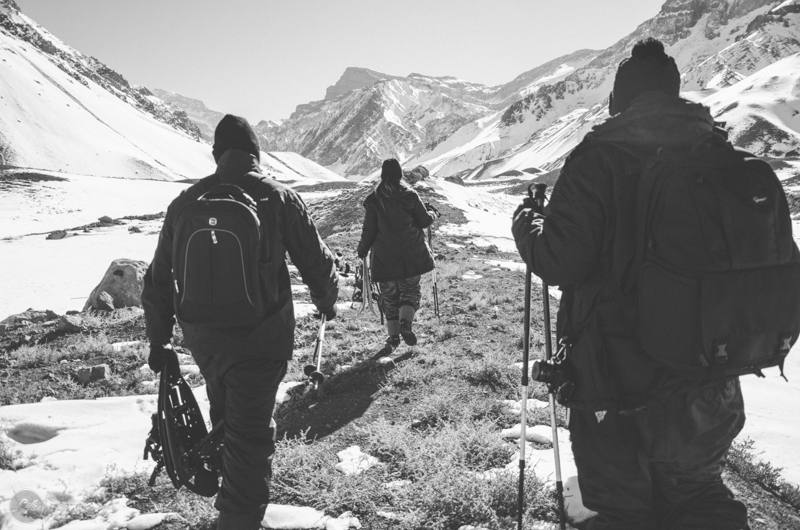 Mendoza Argentina Vini e Bete Life Fotografia Destination Photographer Fotografia espontânea ensaio casal trekking montanha neve