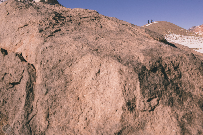 Mendoza Argentina Vini e Bete Life Fotografia Destination Photographer Fotografia espontânea ensaio casal montanha