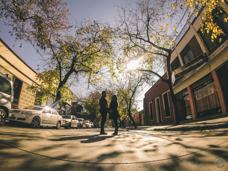 Mendoza Argentina Vini e Bete Life Fotografia Destination Photographer Fotografia espontânea ensaio casal rua dia