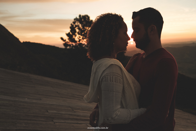 Life Fotografia Tati e Wagner Ensaio Casal Sessão de Fotos Criativas Espontâneas Natureza Extrema MG Pré casamento Wedding Namorados Noivos Amor