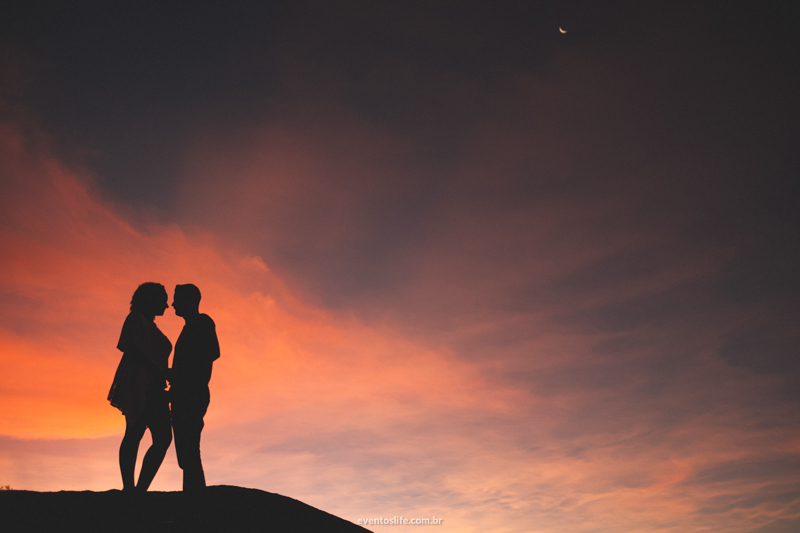 Life Fotografia Tati e Wagner Ensaio Casal Sessão de Fotos Criativas Espontâneas Natureza Extrema MG Pré casamento Wedding Namorados Noivos Céu colorido