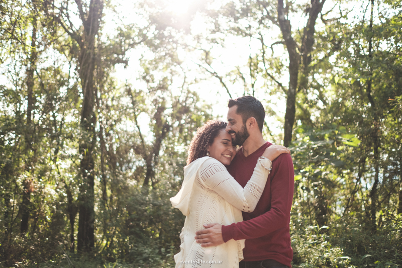 Life Fotografia Tati e Wagner Ensaio Casal Sessão de Fotos Criativas Espontâneas Natureza Extrema MG Pré casamento Wedding Namorados Noivos Frio