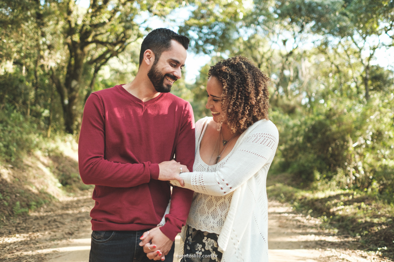Life Fotografia Tati e Wagner Ensaio Casal Sessão de Fotos Criativas Espontâneas Natureza Extrema MG Pré casamento Wedding Namorados Noivos Sorriso