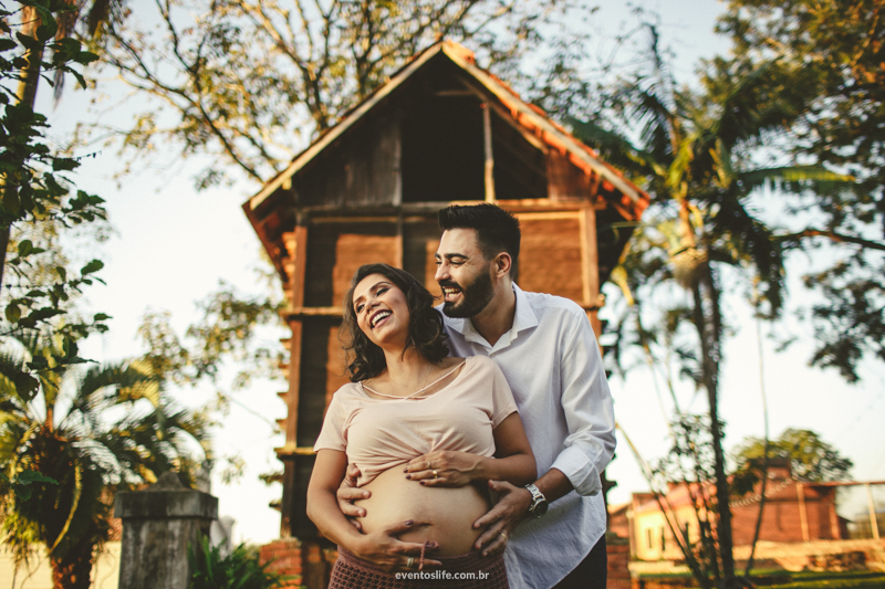 Ensaio gestante fotografia criativa espontânea na fazenda de dia pôr do sol sunset life fotografia sorocaba itu fazenda vassoural risada