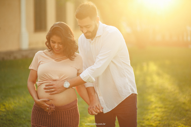 Ensaio gestante fotografia criativa espontânea na fazenda de dia pôr do sol sunset life fotografia sorocaba itu fazenda vassoural carinho de pai