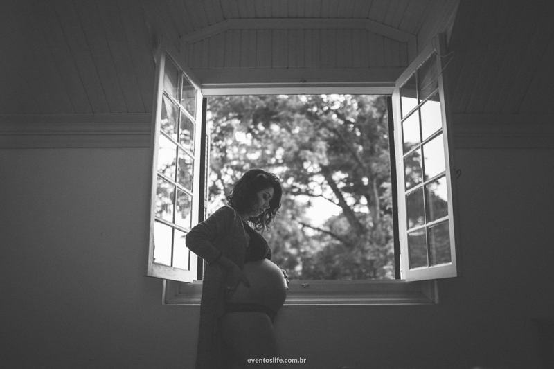 Ensaio gestante fotografia criativa espontânea na fazenda de dia pôr do sol sunset life fotografia sorocaba itu fazenda vassoural grávida de lingerie