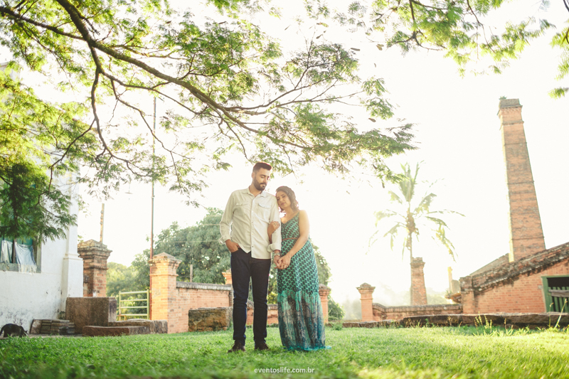 Ensaio gestante fotografia criativa espontânea na fazenda de dia pôr do sol sunset life fotografia sorocaba itu fazenda vassoural árvore grande