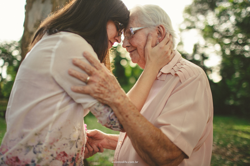 Life Fotografia Camila e Guiomar Apiário Morada do Sol Ensaio Neta e Avó Sessão de Fotos Fotografia espontânea criativa união família