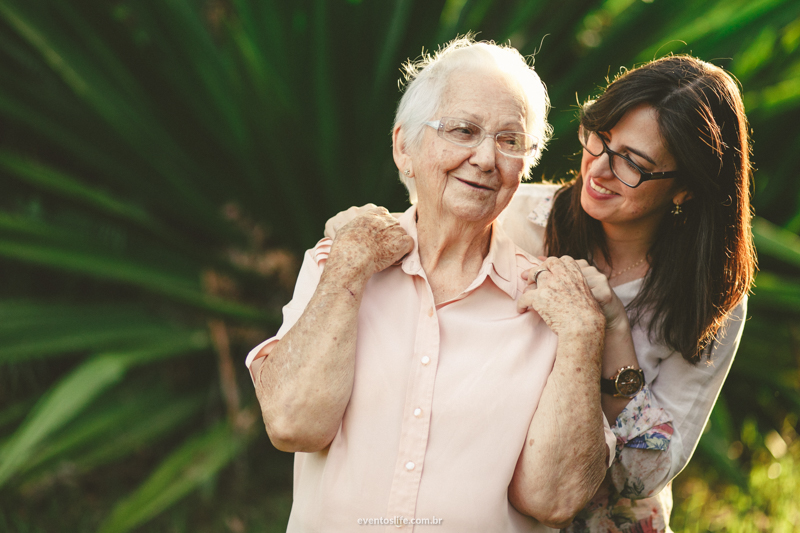 Life Fotografia Camila e Guiomar Apiário Morada do Sol Ensaio Neta e Avó Sessão de Fotos Fotografia espontânea criativa natureza