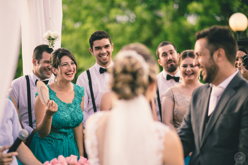 padrinhos rindo, madrinhas vestidas de verde, tiffany, gravata borboleta, casamento rústico, inspiração para noivas, diy, votos, vows
