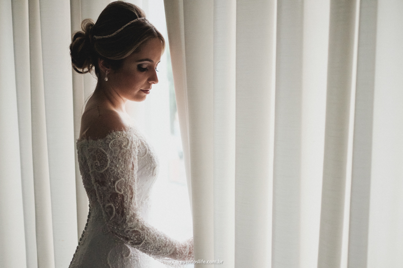 Casamento Desirée e Renan São Roque Life Fotografia Sorocaba Luz Natural Fotografia Criativa Espontânera Wedding phtographer portrait of bride noiva