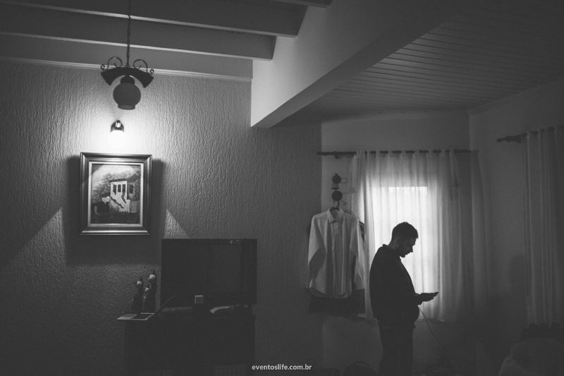 Casamento Desirée e Renan São Roque Life Fotografia Sorocaba Luz Natural Fotografia Criativa Espontânera Wedding phtographer making of groom noivo