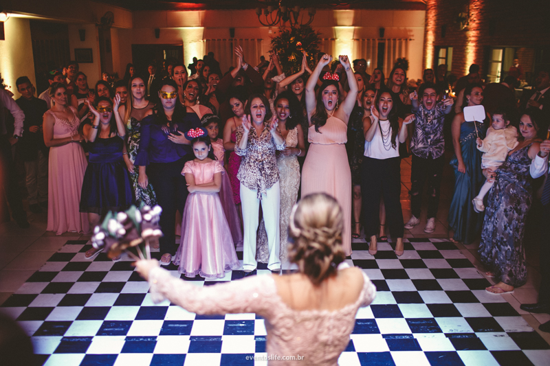 Casamento Desirée e Renan São Roque Life Fotografia Sorocaba Luz Natural Fotografia Criativa Espontânera Wedding phtographer jogando santo antônio