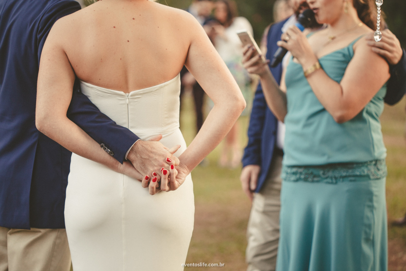 Casamento Camila e Jared, Wedding day, Life Fotografia, case de dia, Fotografia de casamento Sorocaba, Fotografia criativa, Cerimônia, detalhe, mãos dadas