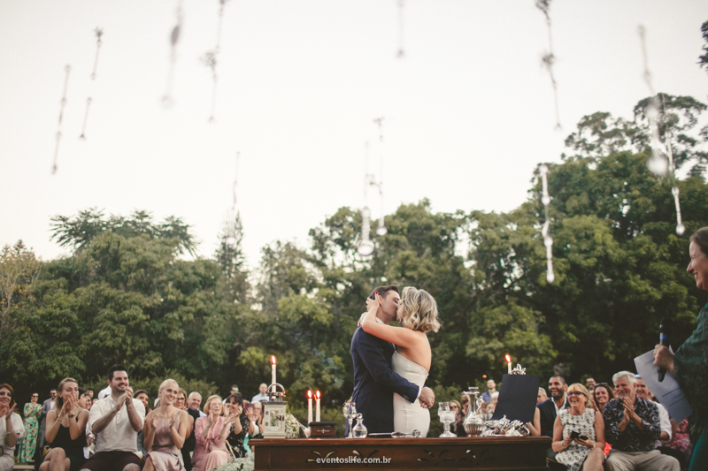 Casamento Camila e Jared, Wedding day, Life Fotografia, case de dia, Fotografia de casamento Sorocaba, Fotografia criativa, Cerimônia, beijo dos noivos, kiss, case de dia, Villa Desti