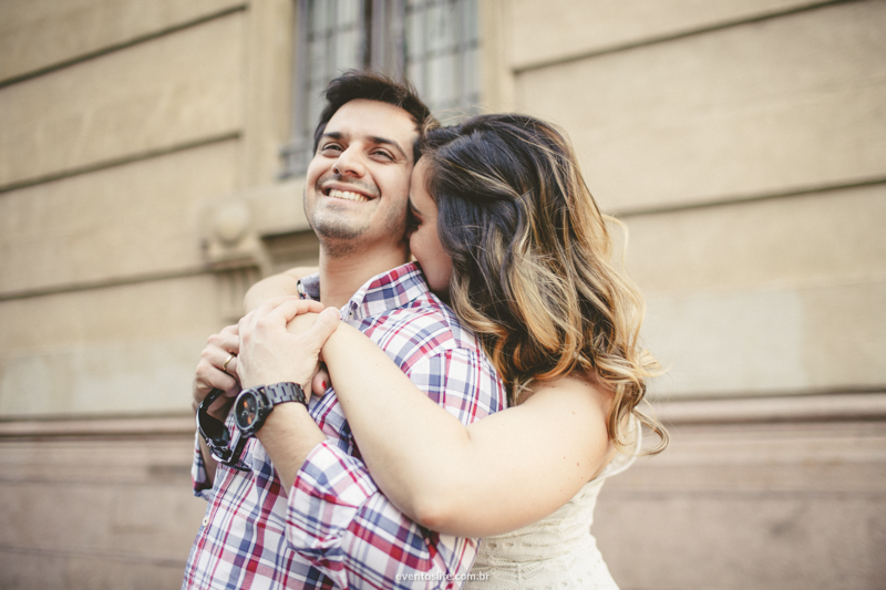 Ensaio em São Paulo Casal Pré Casamento Pré Wedding Centro Velho Fotografia Criativa e Espontânea Noivos Life Fotografia cheiro no cangote