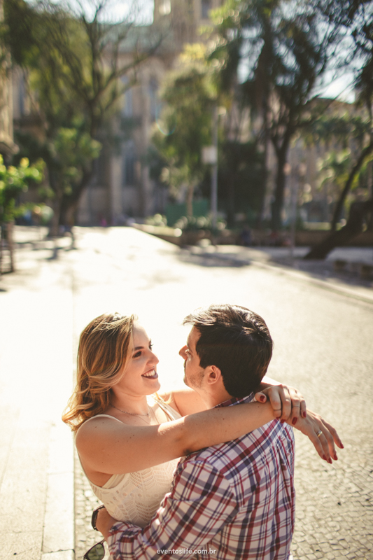 Ensaio em São Paulo Casal Pré Casamento Pré Wedding Centro Velho Fotografia Criativa e Espontânea Noivos Life Fotografia praça da sé