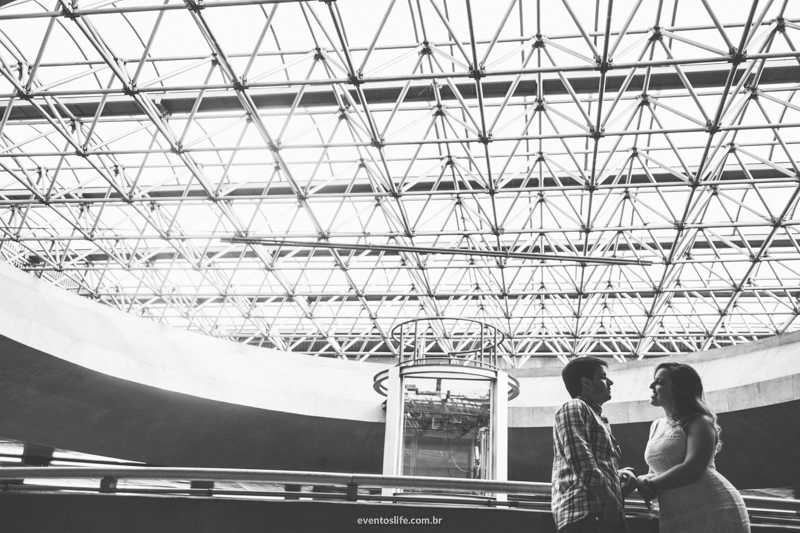 Ensaio em São Paulo Casal Pré Casamento Pré Wedding Centro Velho Fotografia Criativa e Espontânea Noivos Life Fotografia teto do metrô