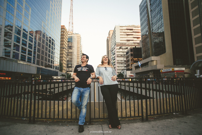 Ensaio em São Paulo Casal Pré Casamento Pré Wedding Centro Velho Fotografia Criativa e Espontânea Noivos Life Fotografia viaduto da paulista