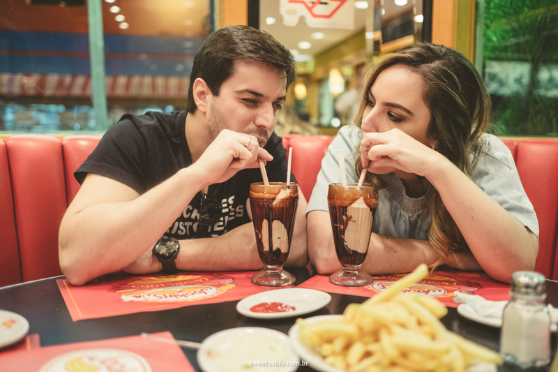 Ensaio em São Paulo Casal Pré Casamento Pré Wedding Centro Velho Fotografia Criativa e Espontânea Noivos Life Fotografia milk shake