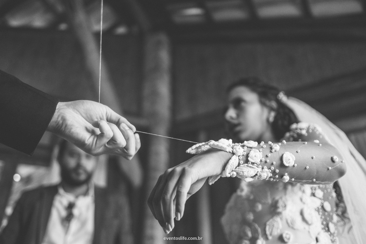 Making of bride, noiva, casamento de dia, wedding day, fotógrafo de casamento, São Paulo, Fotografia espontânea, Life Fotografia, Cyndi Omoto, Alex Oliveira, últimos ajustes do vestido