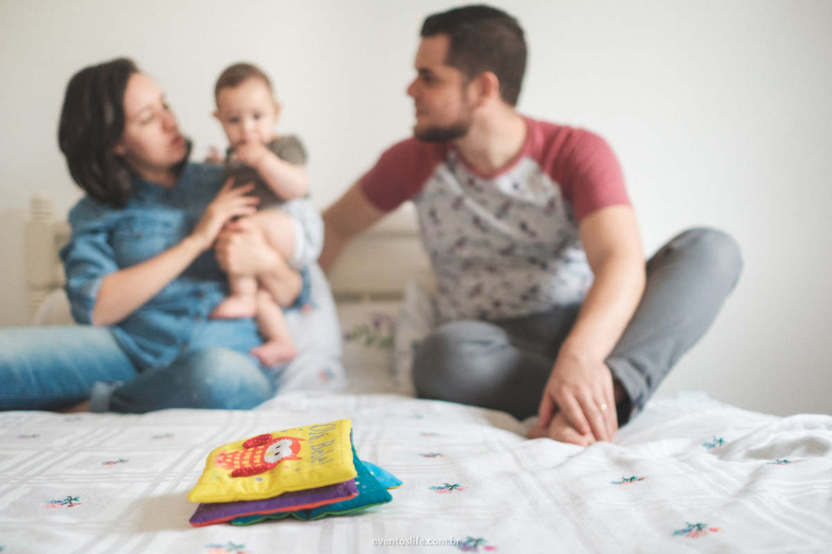 Ensaio Fotográfico de família, primogênito, primeiro bebê, pais de menino, fotografia espontânea, Life Fotografia, Cyndi Omoto, Alex Oliveira, rotina de família, brinquedo de criança