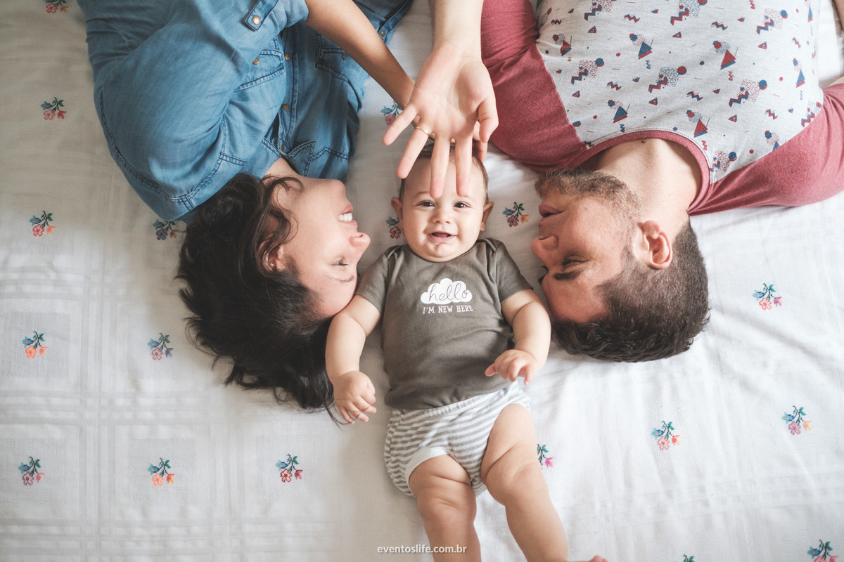 Ensaio Fotográfico de família, primogênito, primeiro bebê, pais de menino, fotografia espontânea, Life Fotografia, Cyndi Omoto, Alex Oliveira, rotina de família,