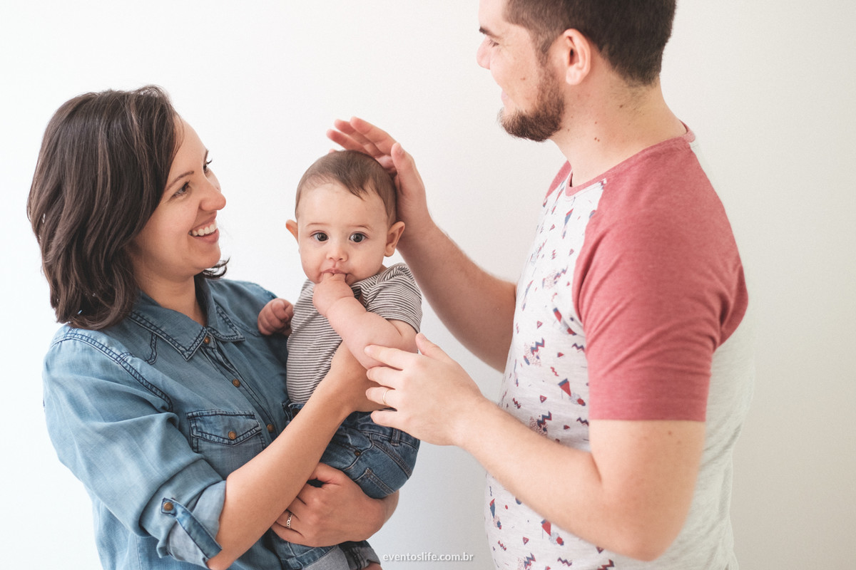 Ensaio Fotográfico de família, primogênito, primeiro bebê, pais de menino, fotografia espontânea, Life Fotografia, Cyndi Omoto, Alex Oliveira, rotina de família, retrato de família