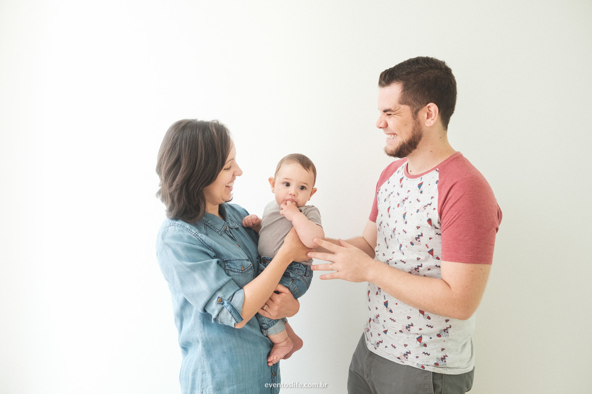 Ensaio Fotográfico de família, primogênito, primeiro bebê, pais de menino, fotografia espontânea, Life Fotografia, Cyndi Omoto, Alex Oliveira, rotina de família, papais