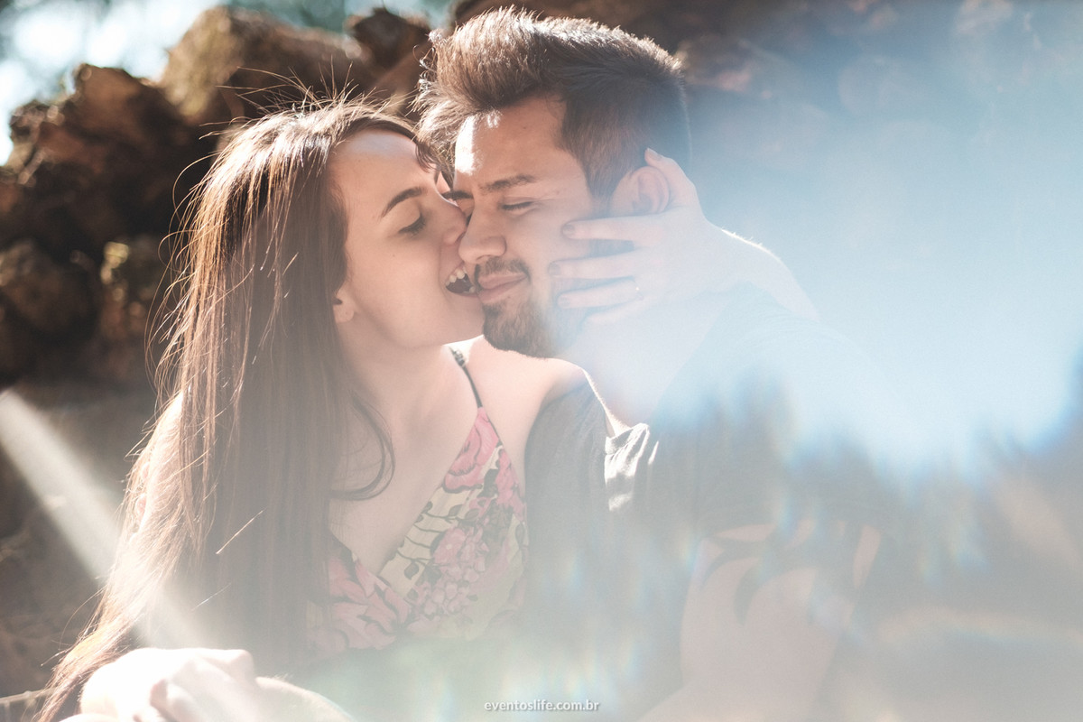 Ensaio casal, Ensaio de dia, Life Fotografia, Cyndi Omoto, Alex Oliveira, Pre casamento, Pré-Wedding, sessão de fotos, Fotografia espontânea, mordida
