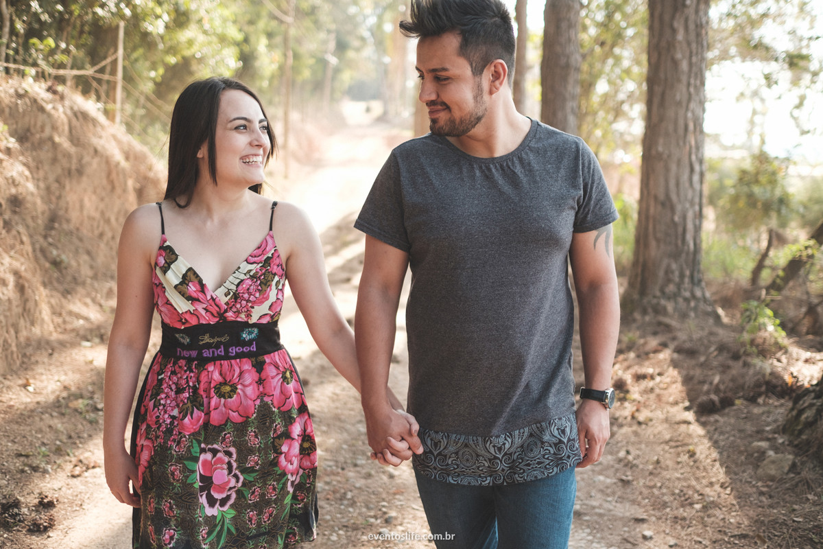 Ensaio casal, Ensaio de dia, Life Fotografia, Cyndi Omoto, Alex Oliveira, Pre casamento, Pré-Wedding, sessão de fotos, Fotografia espontânea, andando