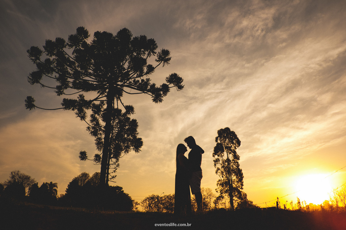 Ensaio casal, Ensaio de dia, Life Fotografia, Cyndi Omoto, Alex Oliveira, Pre casamento, Pré-Wedding, sessão de fotos, Fotografia espontânea, silhueta, casal, noivos