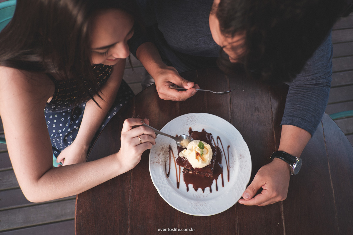 Ensaio casal, Ensaio de dia, Life Fotografia, Cyndi Omoto, Alex Oliveira, Pre casamento, Pré-Wedding, sessão de fotos, Fotografia espontânea, cafeteria