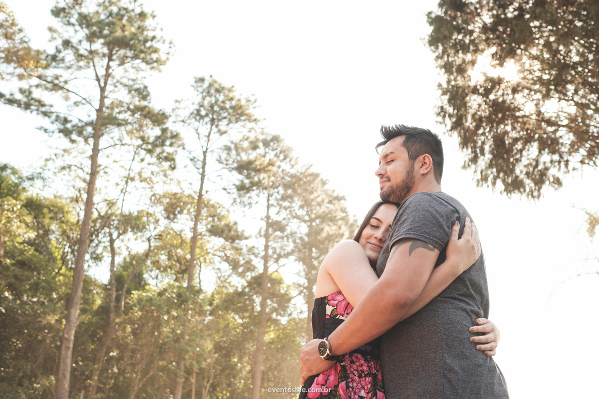 Ensaio casal, Ensaio de dia, Life Fotografia, Cyndi Omoto, Alex Oliveira, Pre casamento, Pré-Wedding, sessão de fotos, Fotografia espontânea, olhos fechados, carinho, amor