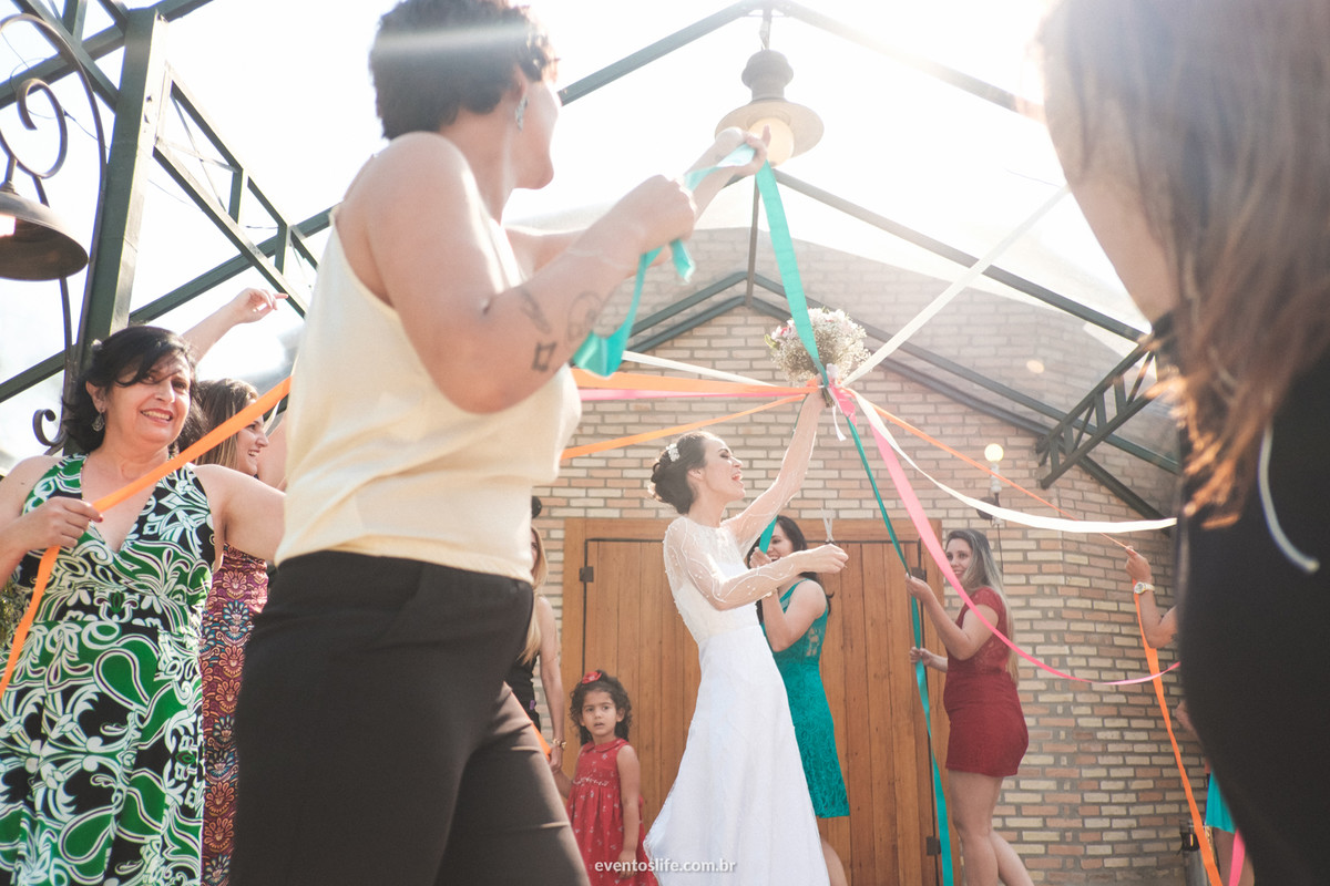 Casamento Laís e Fernando por Life Fotografia Santa Victória Casamento de Dia buquê de fitas da noiva bride madrinhas, solteiras, fotografia espontânea, fotografia diferente