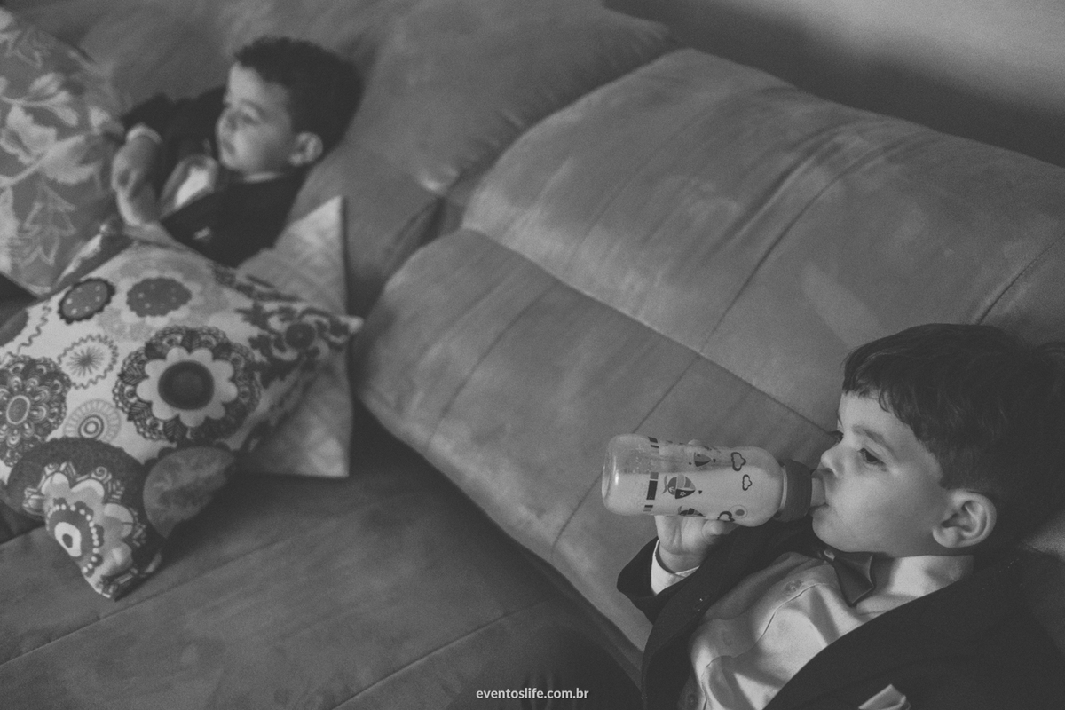 Casamento Deise e Marcelo, Fotografia de casamento, Fotografia de casamento Sorocaba, São Paulo, Wedding, Life Fotografia, Cyndi Omoto, Alex Oliveira, Fotografia espontânea, Criativa, Diferente, crianças tomando mamadeira, pajens, filhos dos noivos