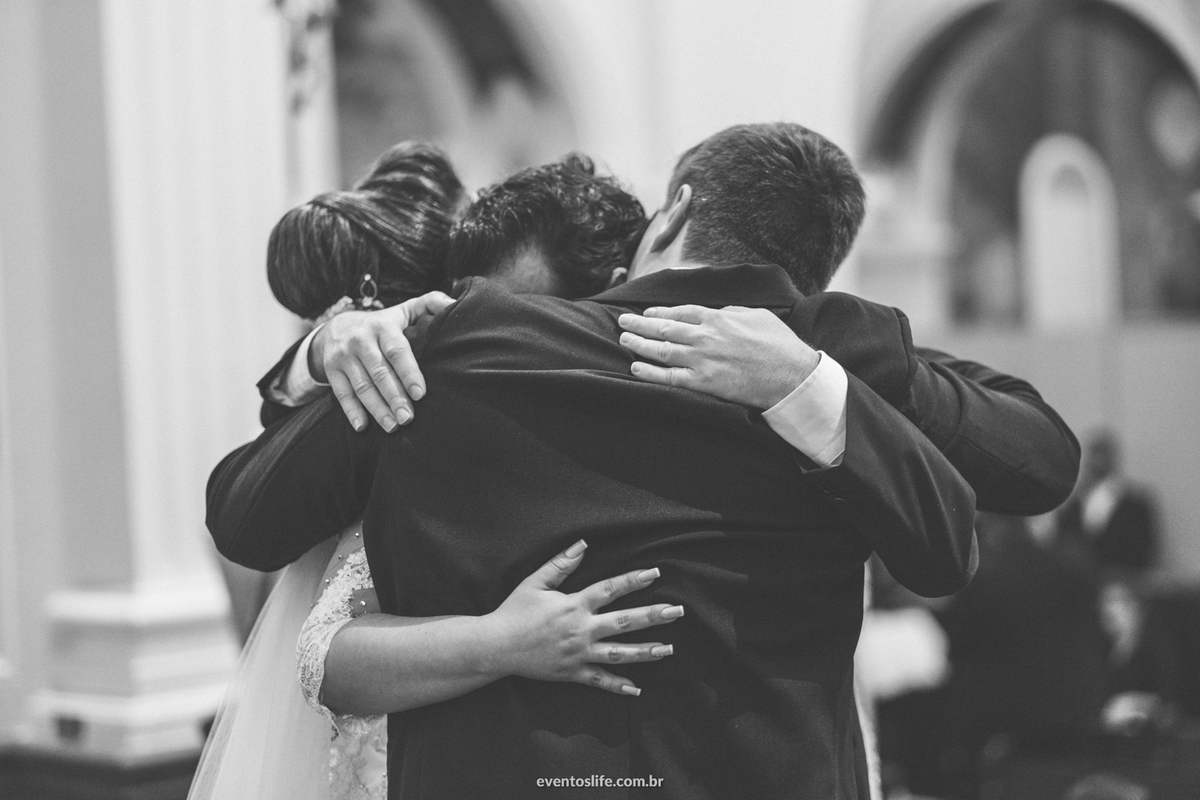 Casamento Deise e Marcelo, Fotografia de casamento, Fotografia de casamento Sorocaba, São Paulo, Wedding, Life Fotografia, Cyndi Omoto, Alex Oliveira, Fotografia espontânea, Criativa, Diferente, abraço, cerimônia católica, cerimônia religiosa