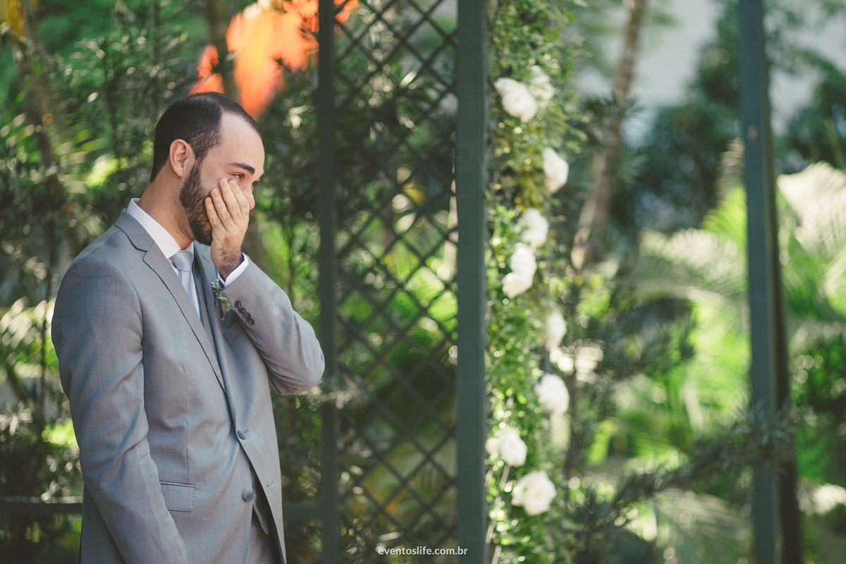 Casamento Laís e Fernando, Life Fotografia, Cyndi Omoto, Alex Oliveira, Chácara Santa Victória, Case de dia, Casamento Adventista, Fotografia espontânea, fotografia criativa, fotografia de casamento São Paulo, Cerimônia, noivo emocionado