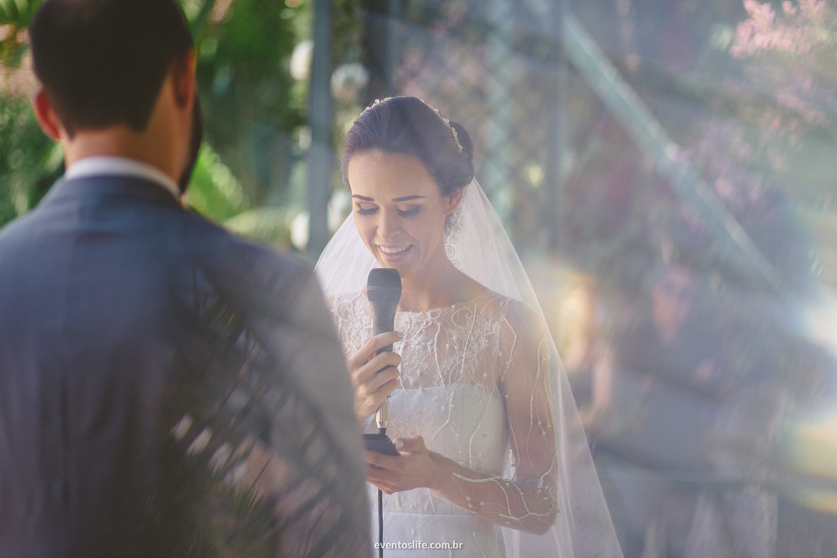 Casamento Laís e Fernando, Life Fotografia, Cyndi Omoto, Alex Oliveira, Chácara Santa Victória, Case de dia, Casamento Adventista, Fotografia espontânea, fotografia criativa, fotografia de casamento São Paulo, Cerimônia, votos da noiva