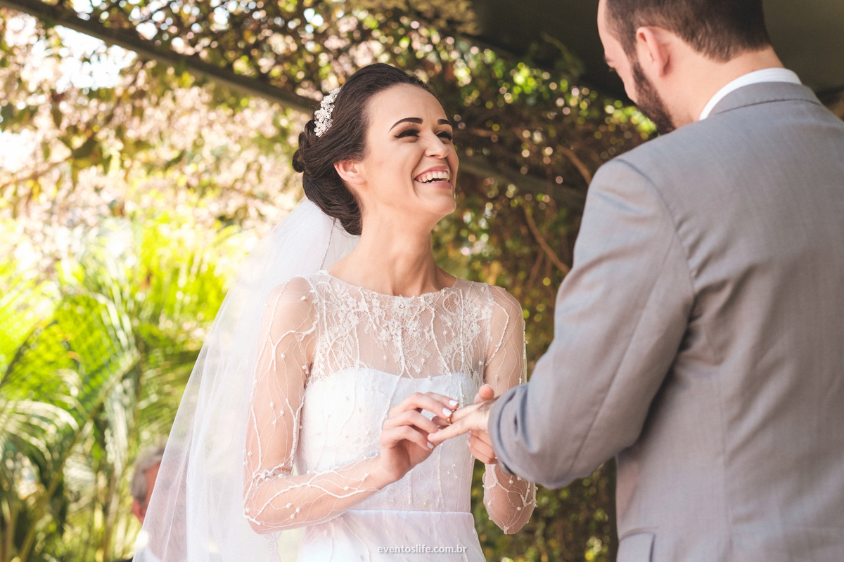 Casamento Laís e Fernando, Life Fotografia, Cyndi Omoto, Alex Oliveira, Chácara Santa Victória, Case de dia, Casamento Adventista, Fotografia espontânea, fotografia criativa, fotografia de casamento São Paulo, Cerimônia, alianças