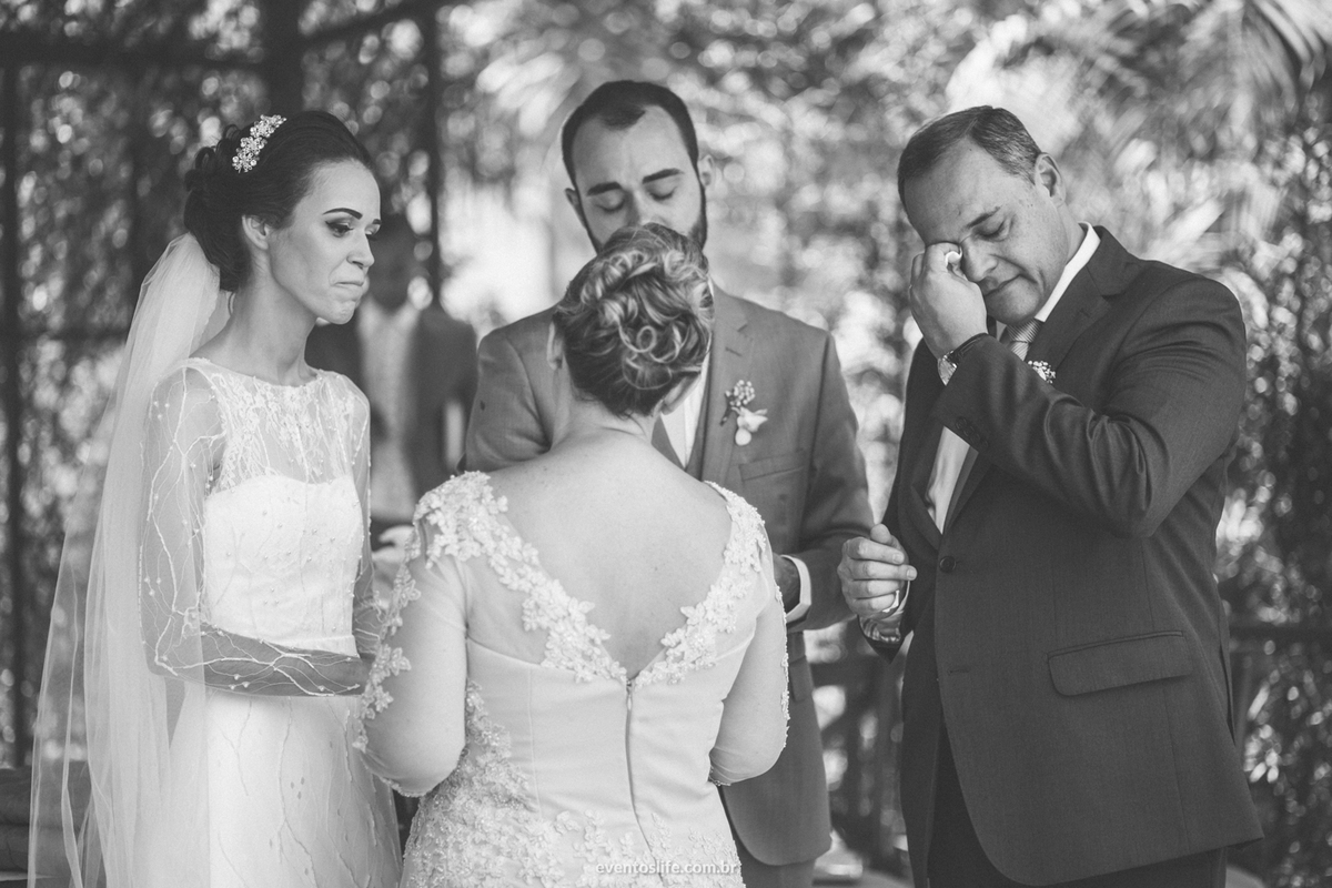 Casamento Laís e Fernando, Life Fotografia, Cyndi Omoto, Alex Oliveira, Chácara Santa Victória, Case de dia, Casamento Adventista, Fotografia espontânea, fotografia criativa, fotografia de casamento São Paulo, Cerimônia, pai do noivo emocionado