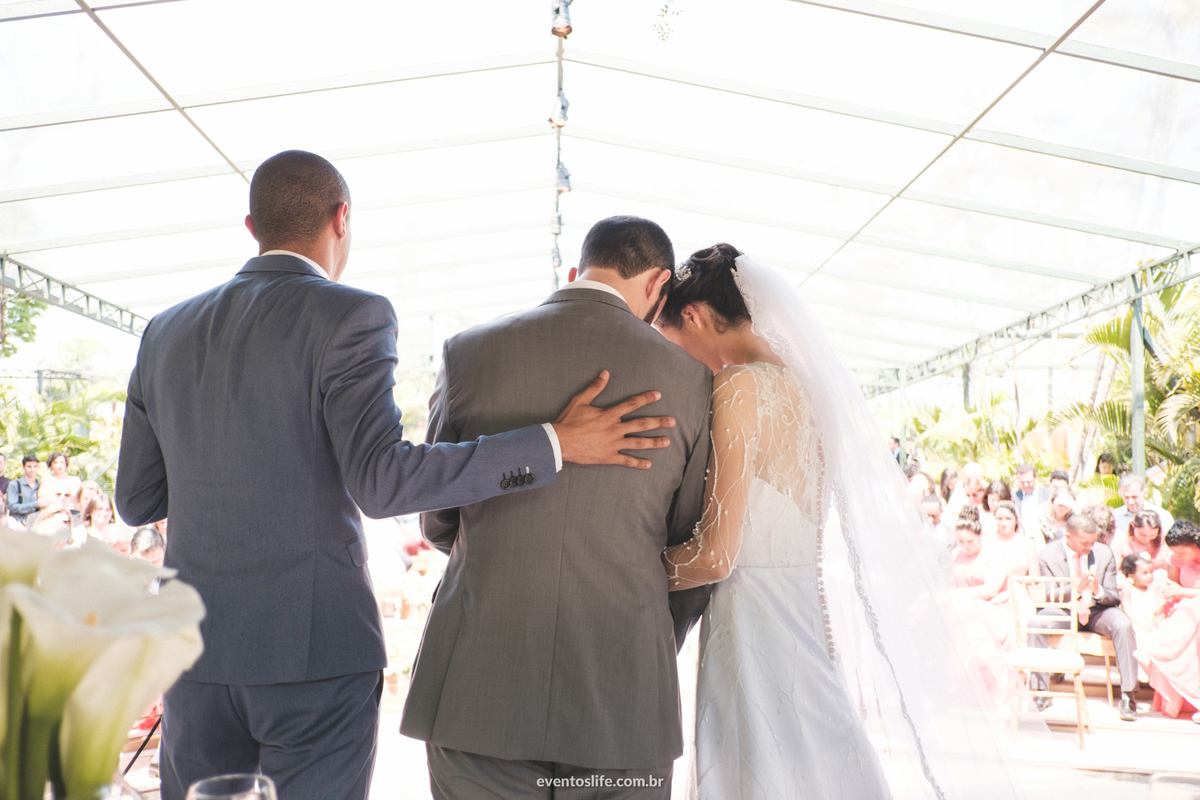 Casamento Laís e Fernando, Life Fotografia, Cyndi Omoto, Alex Oliveira, Chácara Santa Victória, Case de dia, Casamento Adventista, Fotografia espontânea, fotografia criativa, fotografia de casamento São Paulo, Cerimônia, momento de oração
