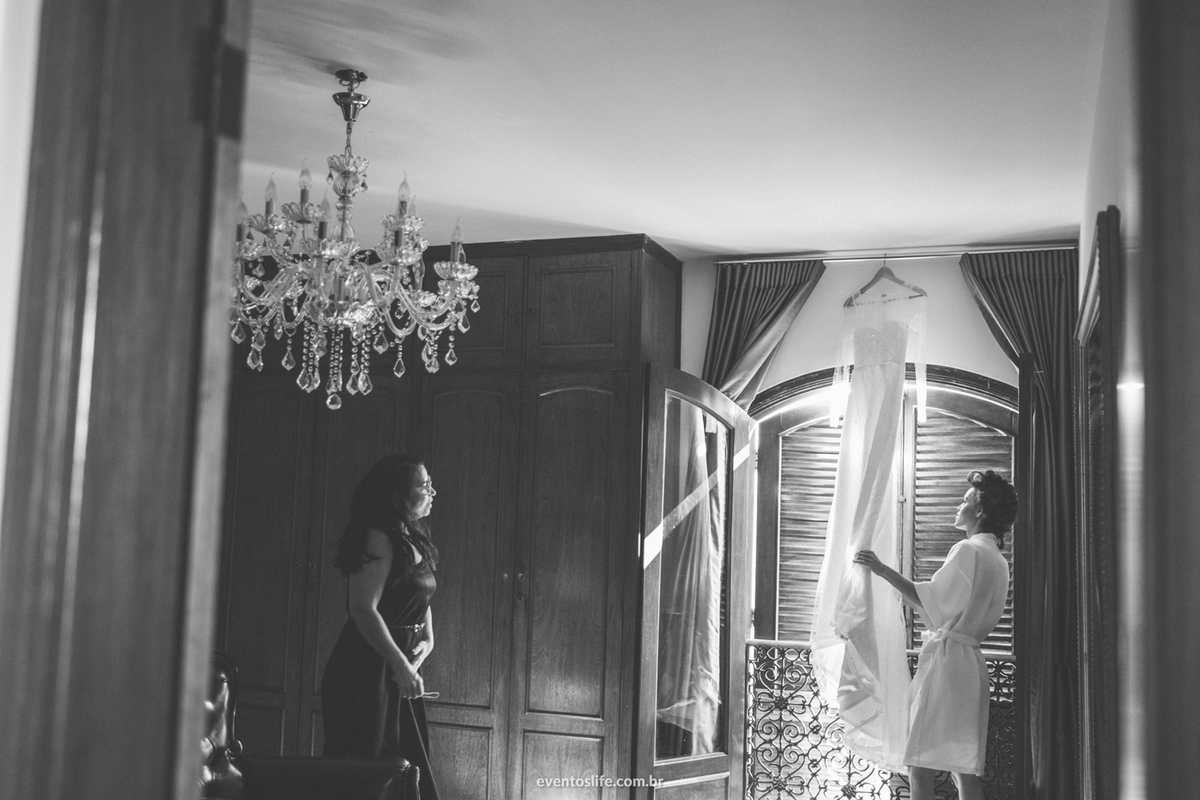 Casamento Laís e Fernando, Life Fotografia, Cyndi Omoto, Alex Oliveira, Chácara Santa Victória, Case de dia, Casamento Adventista, Fotografia espontânea, fotografia criativa, fotografia de casamento São Paulo, Making of, Bride, vestido da noiva