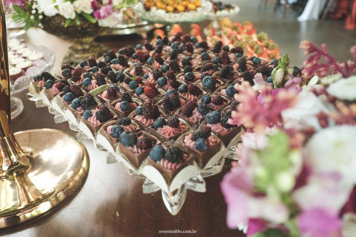 Casamento Laís e Fernando, Life Fotografia, Cyndi Omoto, Alex Oliveira, Chácara Santa Victória, Case de dia, Casamento Adventista, decoração de casamento, wedding decor, doces