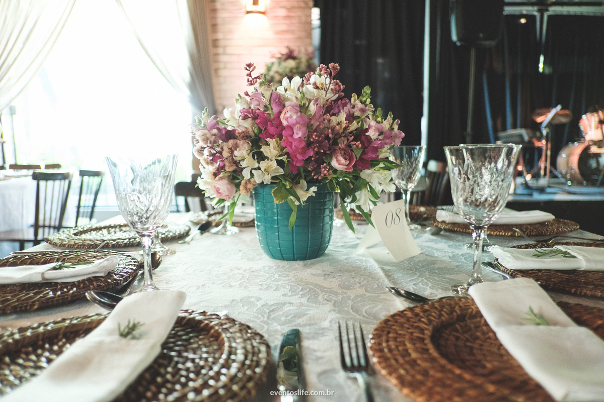 Casamento Laís e Fernando, Life Fotografia, Cyndi Omoto, Alex Oliveira, Chácara Santa Victória, Case de dia, Casamento Adventista, decoração de casamento, wedding decor, arranjo de mesa, flor, vintage