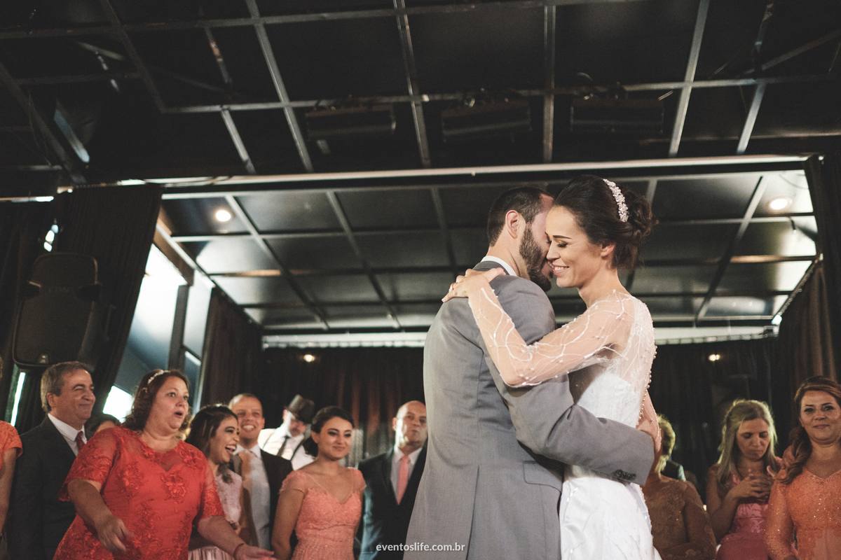 Casamento Laís e Fernando, Life Fotografia, Cyndi Omoto, Alex Oliveira, Chácara Santa Victória, Case de dia, Casamento Adventista, Fotografia espontânea, fotografia criativa, fotografia de casamento São Paulo, Retrato dos noivos,  dança dos noivos