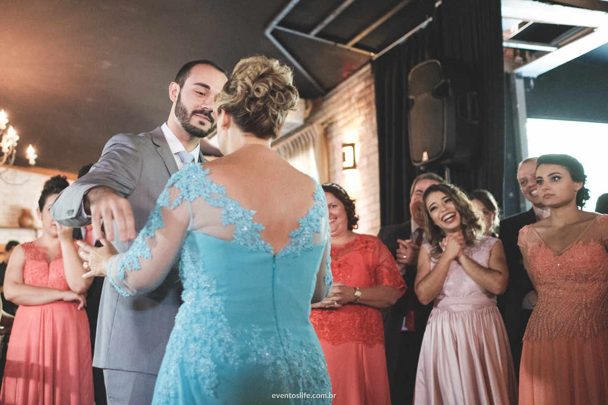 Casamento Adventista, Fotografia espontânea, fotografia criativa, fotografia de casamento São Paulo, noivo dançando com a mãe