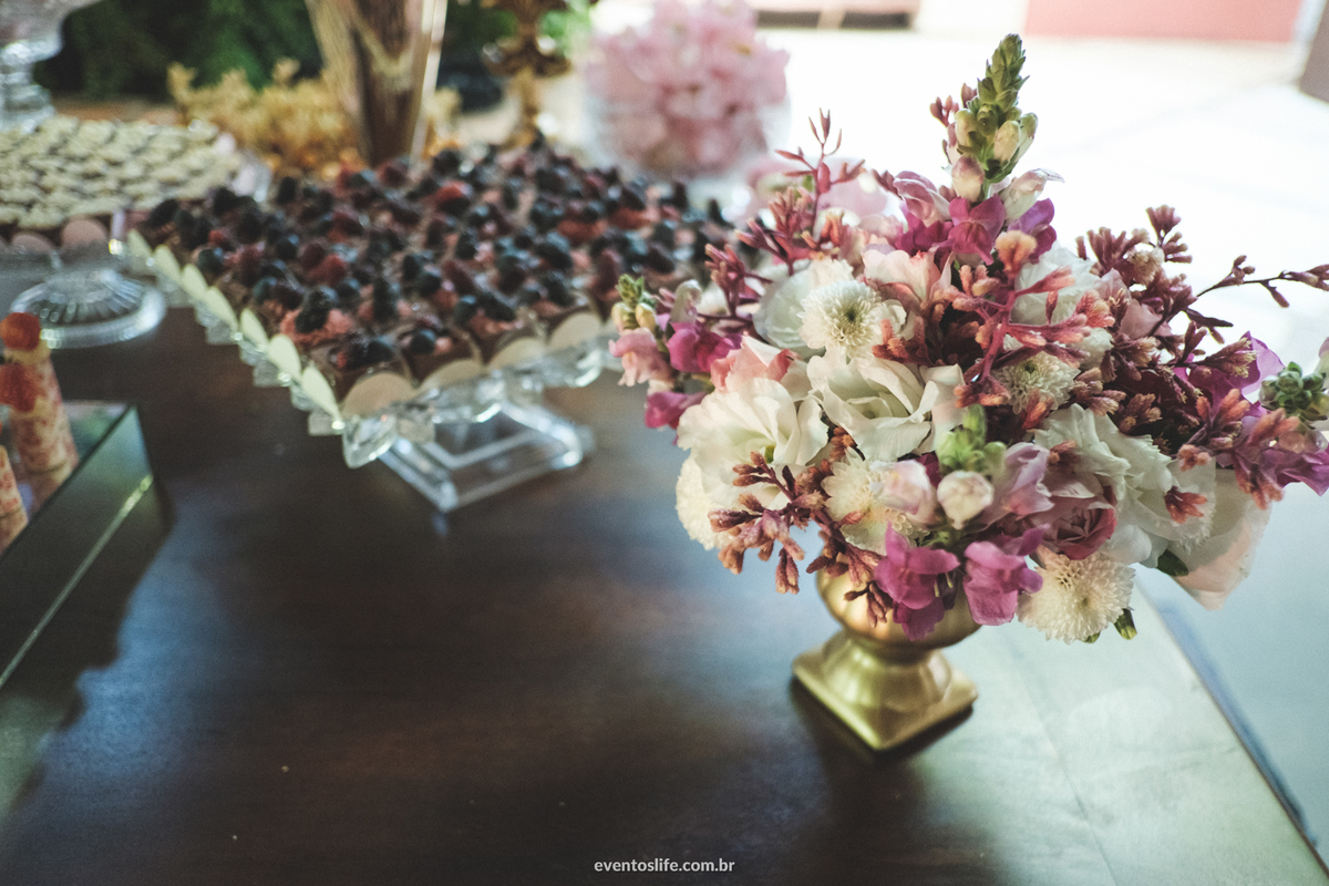 Casamento Laís e Fernando, Life Fotografia, Cyndi Omoto, Alex Oliveira, Chácara Santa Victória, Case de dia, Casamento Adventista, decoração de casamento, wedding decor, vaso